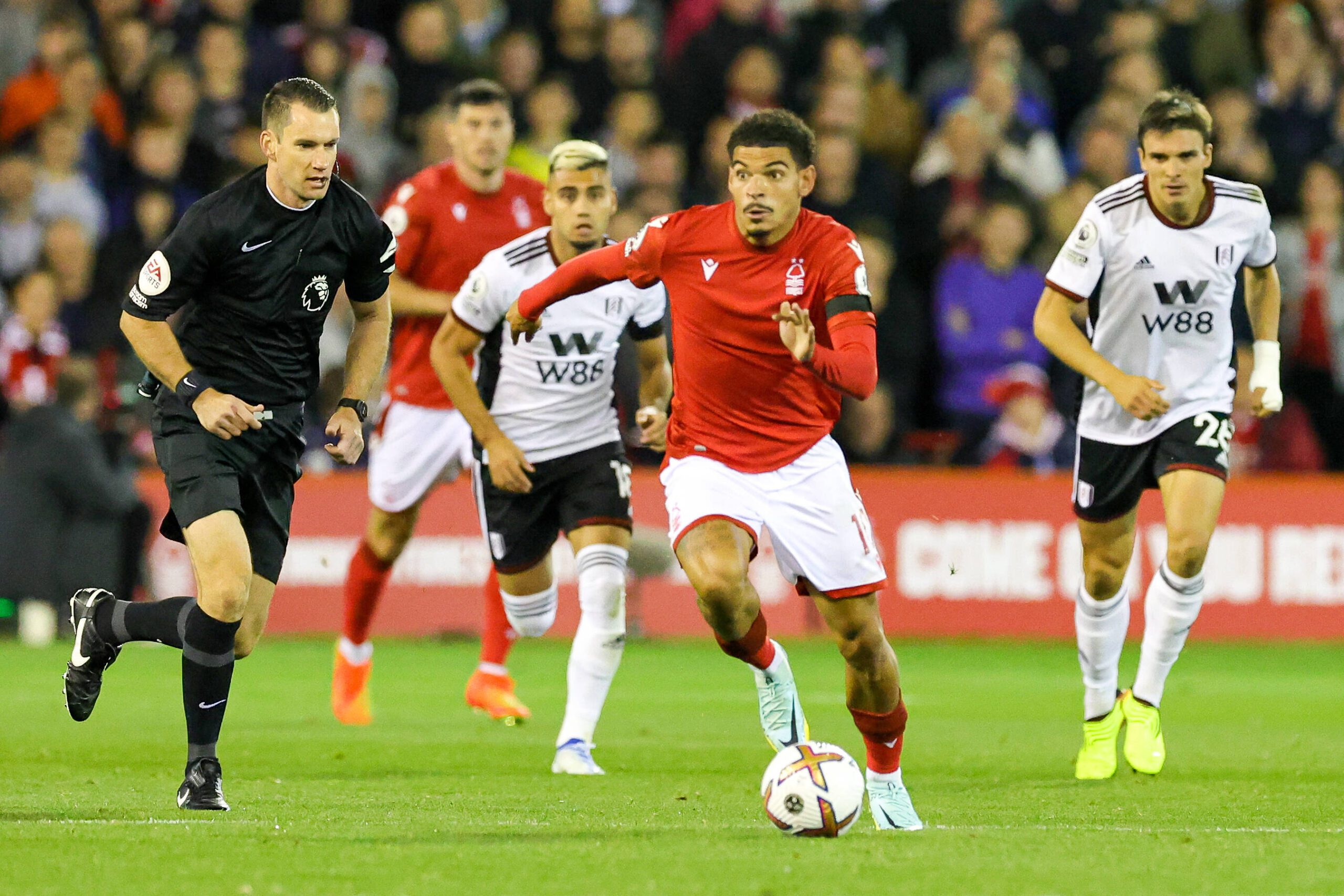 Alt om lørdagens Premier League-runde forest scaled